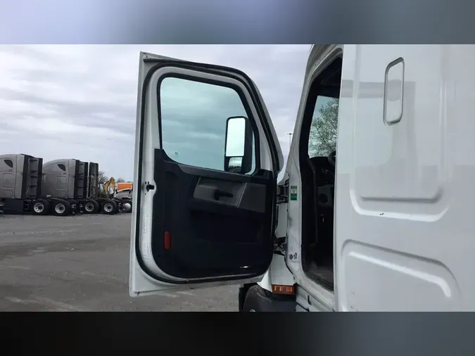 2021 Freightliner Cascadia 126