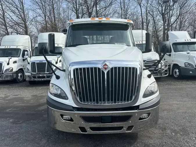 2019 NAVISTAR INTERNATIONAL RH613 DAYCAB S/A