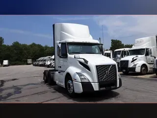 2018 Volvo VNL300