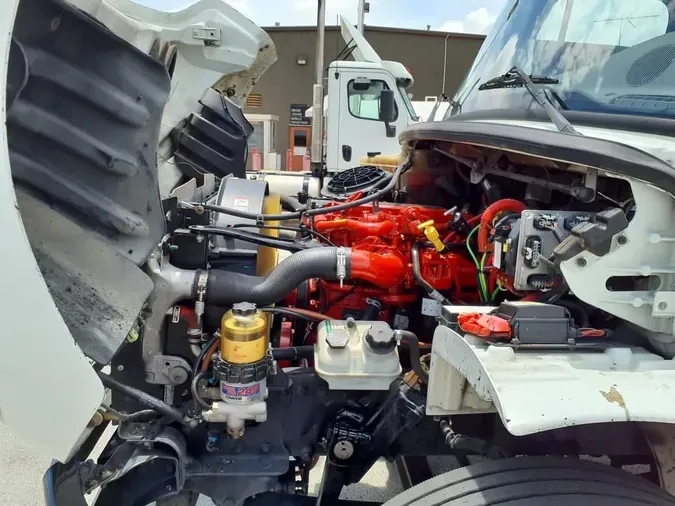 2019 FREIGHTLINER M2 106