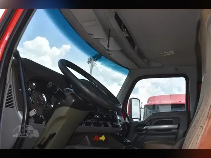 2017 KENWORTH T880