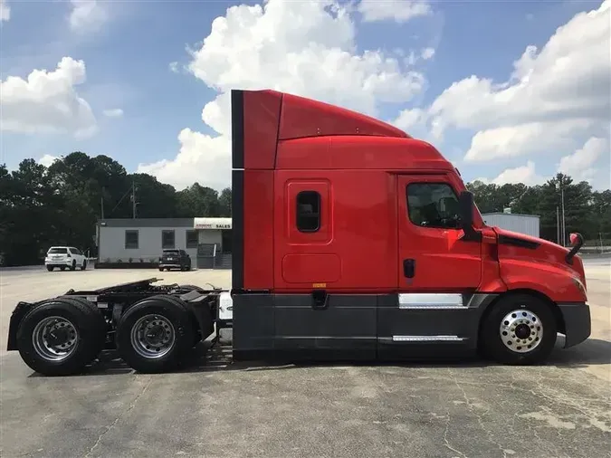 2021 FREIGHTLINER CA126