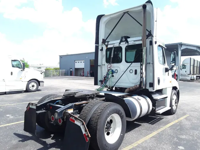 2018 FREIGHTLINER/MERCEDES CASCADIA 125