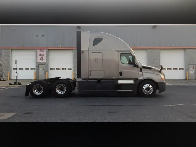 2022 Freightliner Cascadia 126