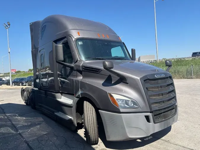 2021 FREIGHTLINER Cascadia 126