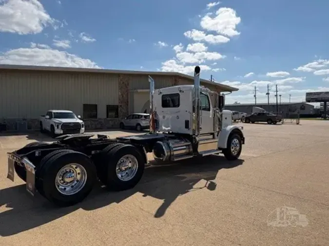 2027 PETERBILT 589