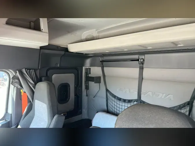 2020 Freightliner Cascadia 126