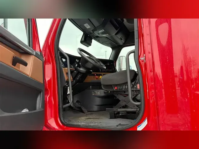 2021 FREIGHTLINER CA126