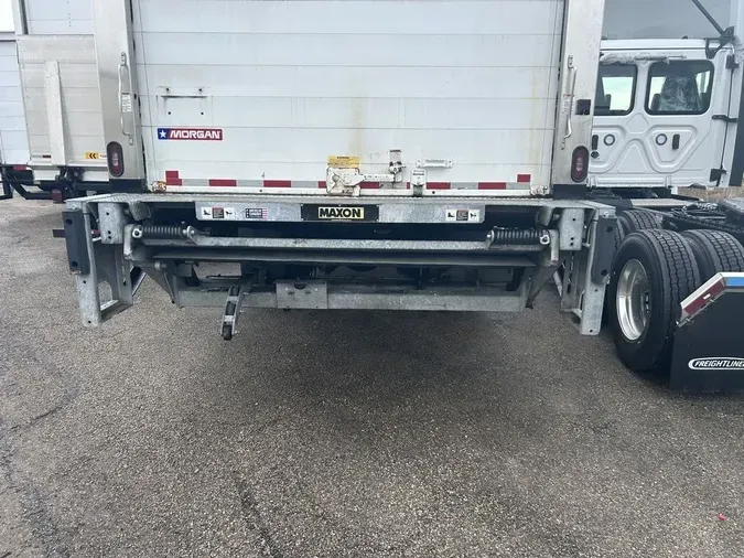2018 Freightliner M2 106