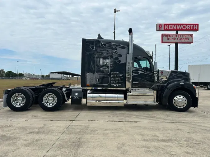 2024 Kenworth W990