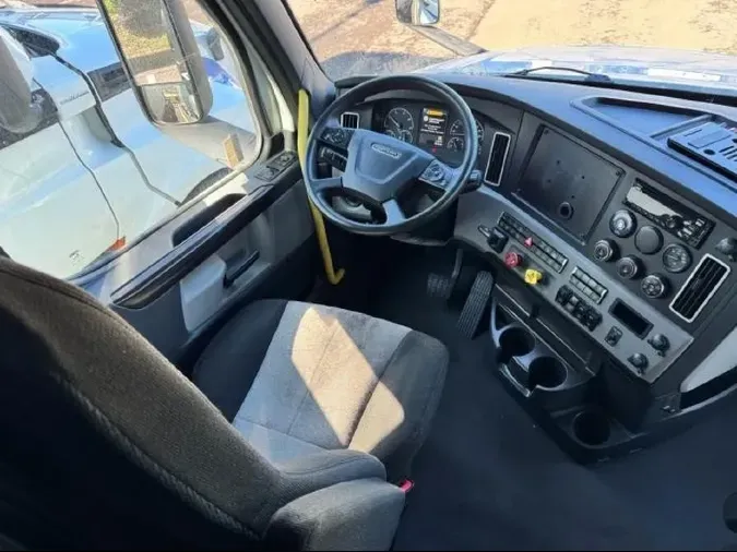 2021 FREIGHTLINER CASCADIA CA126