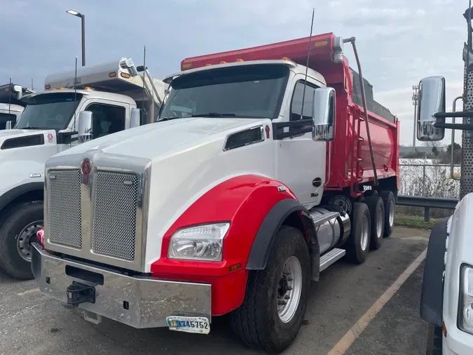 2023 Kenworth T880