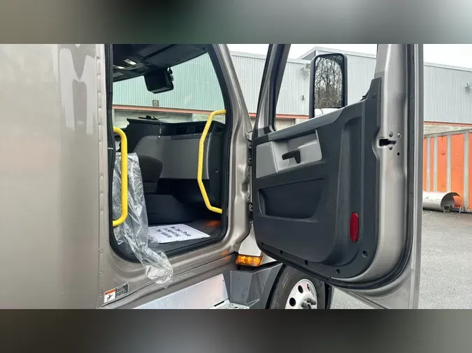 2022 Freightliner Cascadia 126