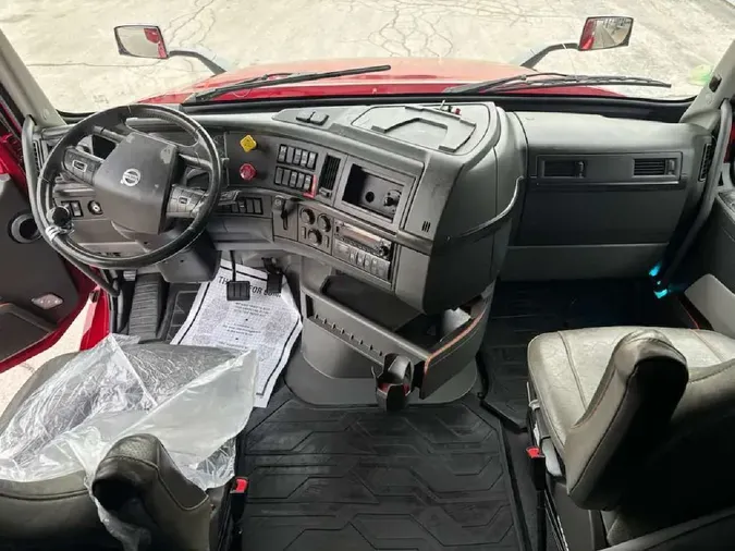 2023 VOLVO VNL64T860
