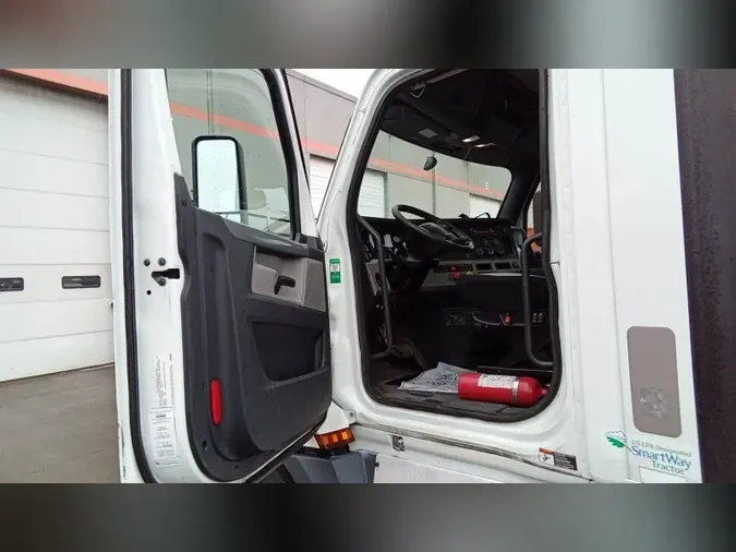 2020 Freightliner Cascadia 126