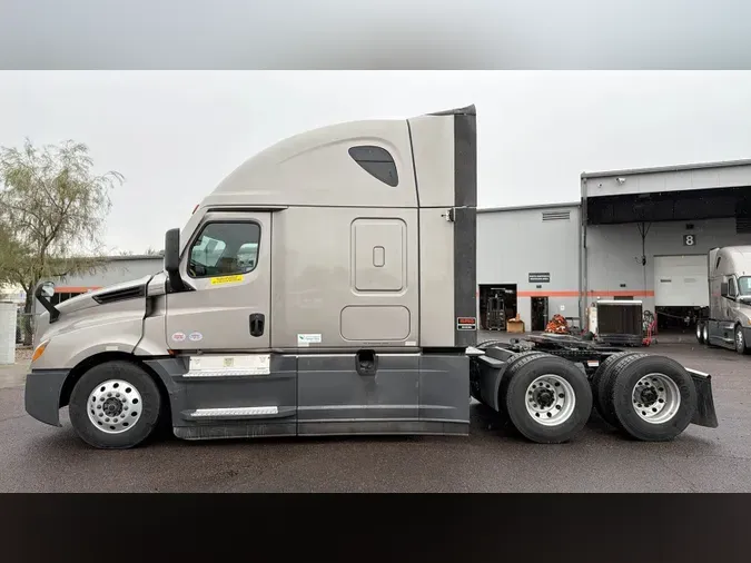 2025 Freightliner Cascadia 126