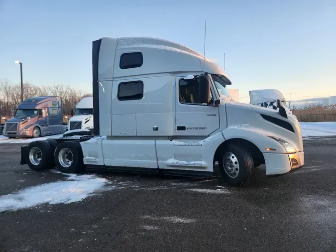 2023 VOLVO VNL64T860