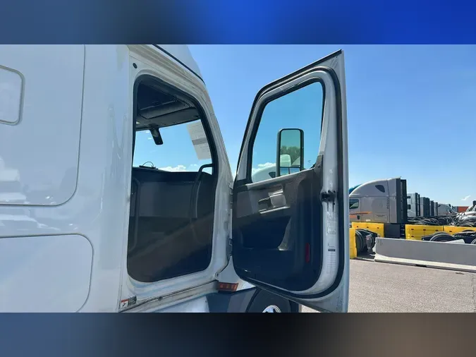 2019 Freightliner Cascadia 126