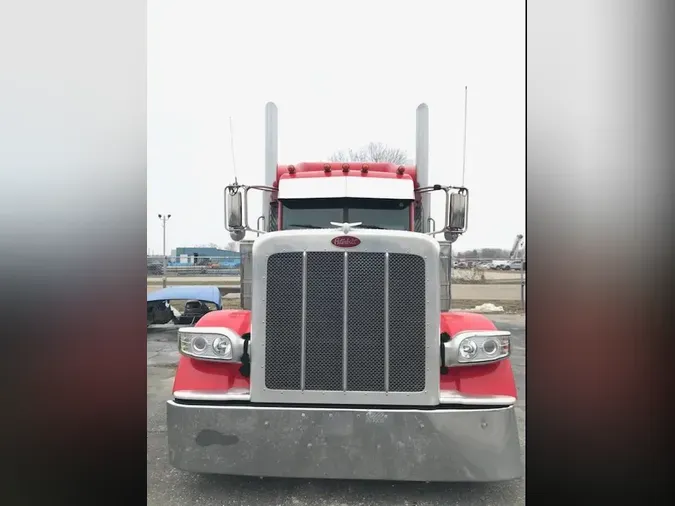 2023 Peterbilt 389