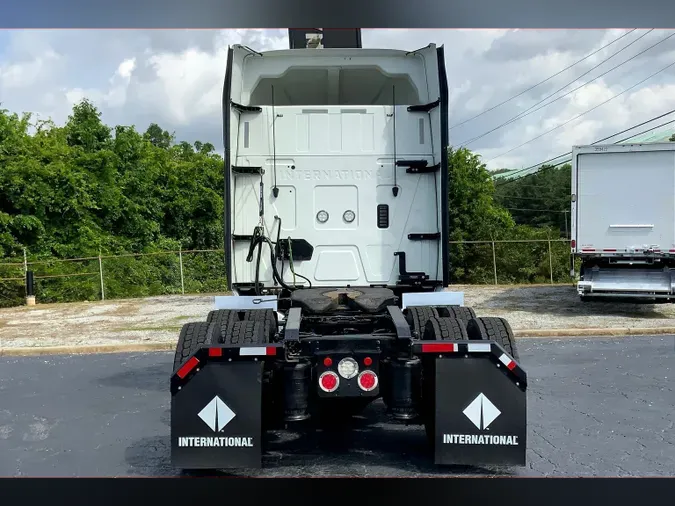 2022 INT LT625 6x4
