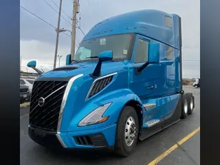 2025 VOLVO TRUCK VNL64TV04