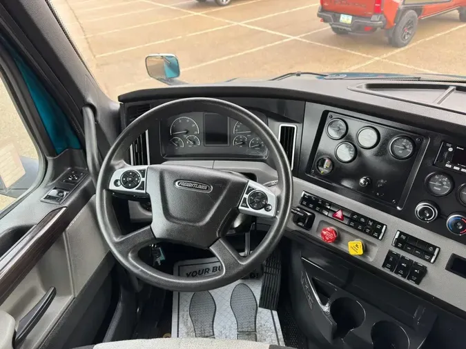 2022 FREIGHTLINER Cascadia 126