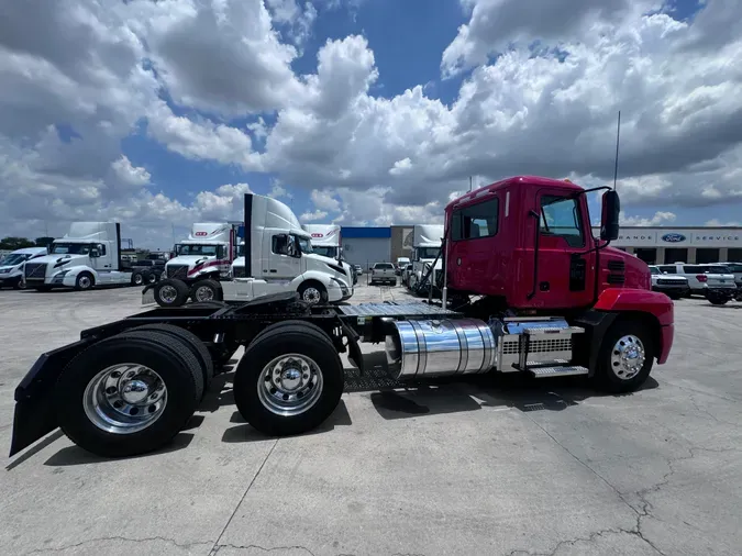 2021 MACK AN64T