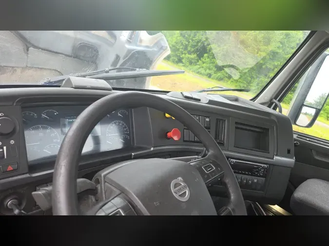 2018 Volvo VNL300