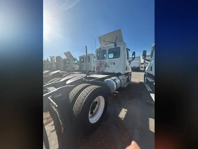 2020 FREIGHTLINER NEW CASCADIA 116