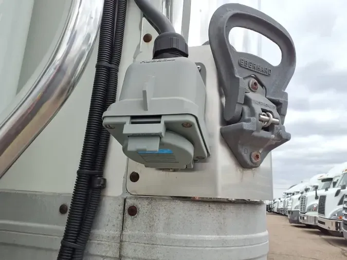 2019 FREIGHTLINER/MERCEDES M2 106