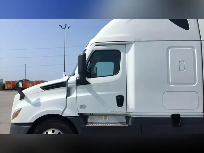 2023 Freightliner Cascadia 126c8a67cc11651fab64999006fff0a8e67