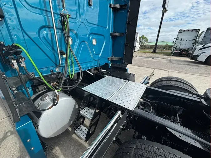 2024 Freightliner Cascadia 126c8a84c7fc81c4b507c76de8483154853