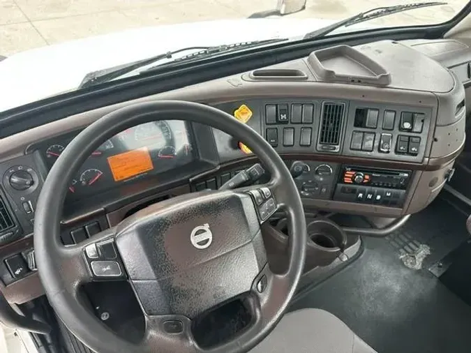 2017 Volvo VNL300c8a89571d084a8b8ce2826f937b5946a