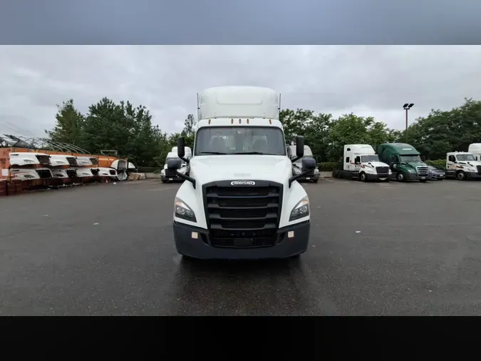 2020 Freightliner Cascadia 126c8a8bd785fb48f38d637ad1f5529d266