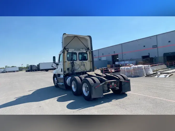 2021 Freightliner Cascadia 126c8aa460ababc9d337f7bb7a3f4eb52ea