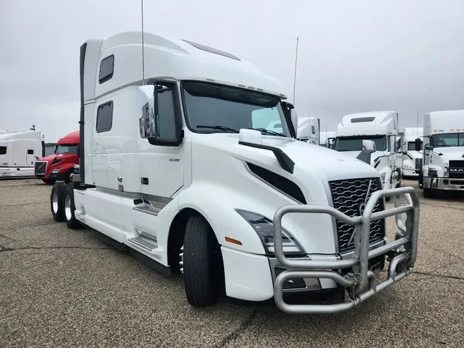 2023 VOLVO VNL64T860