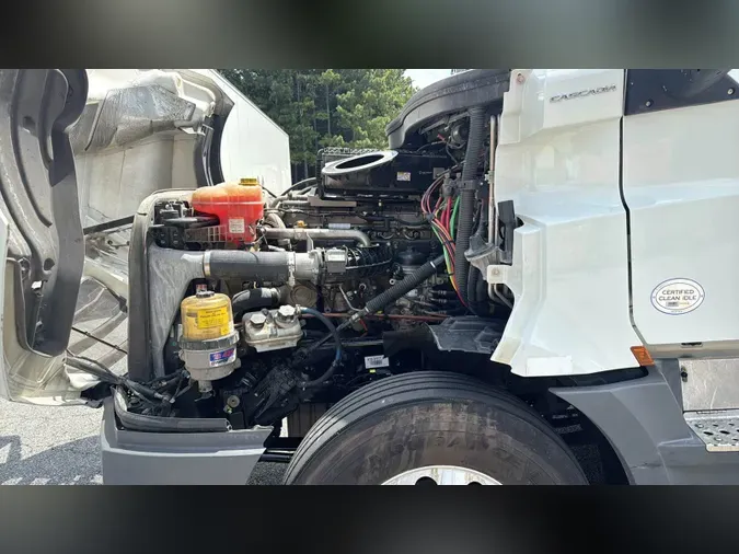 2019 Freightliner Cascadia 126