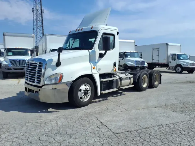 2019 FREIGHTLINER CASCADIA 125c8bb014d346a50456227b21a5f29a105
