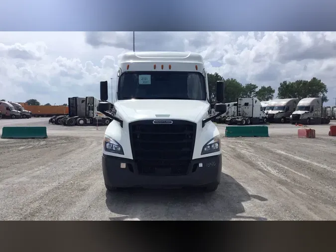 2021 Freightliner Cascadia 126c8c01ec1f6ca731718796457a629eff8