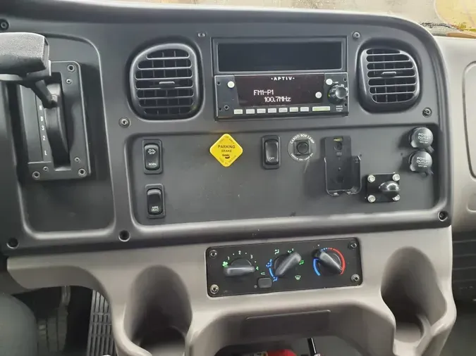 2017 FREIGHTLINER/MERCEDES M2 106