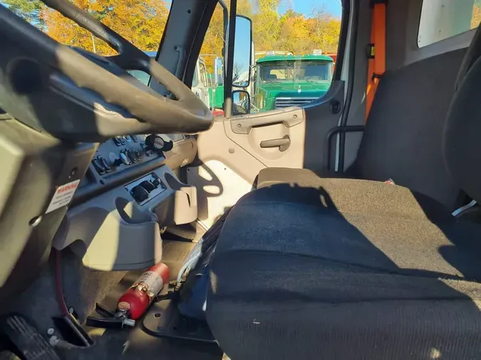 2019 FREIGHTLINER/MERCEDES M2 106