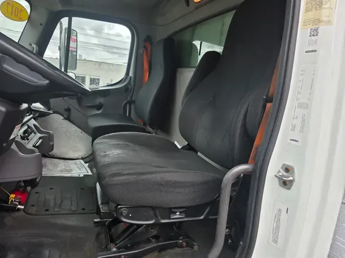 2017 FREIGHTLINER/MERCEDES M2 106