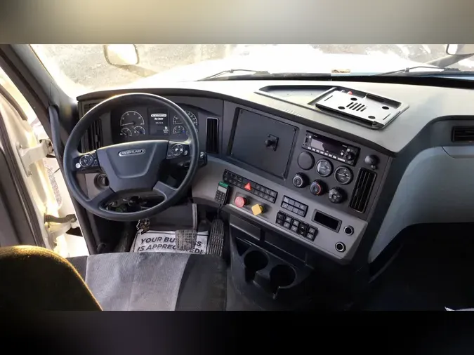 2022 Freightliner Cascadia 126