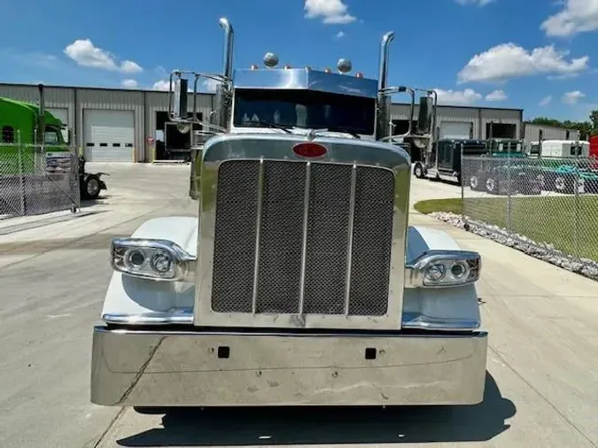 2023 Peterbilt 389
