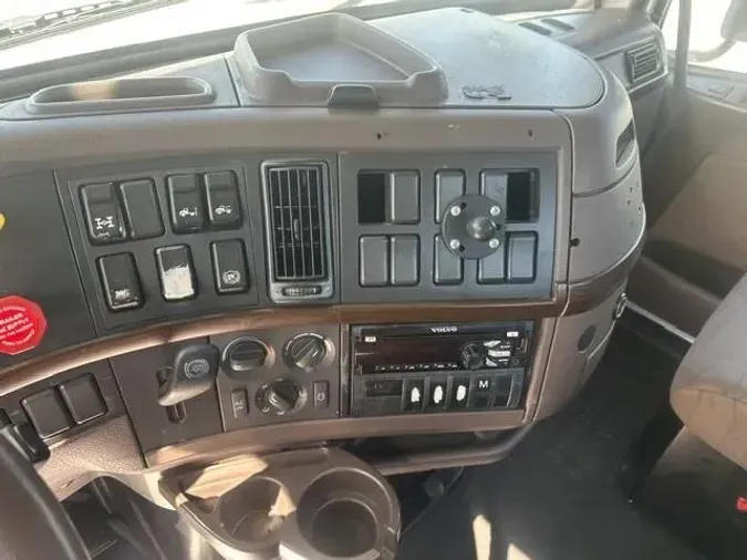 2017 Volvo VNL300