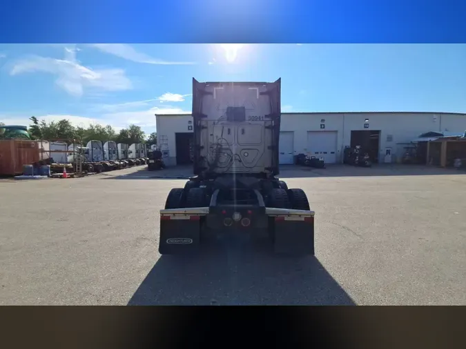 2023 Freightliner Cascadia 126