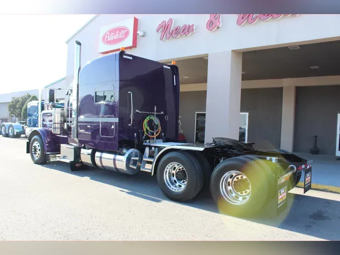 2023 Peterbilt 389