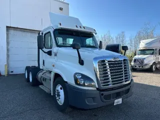 2018 Freightliner X12564ST