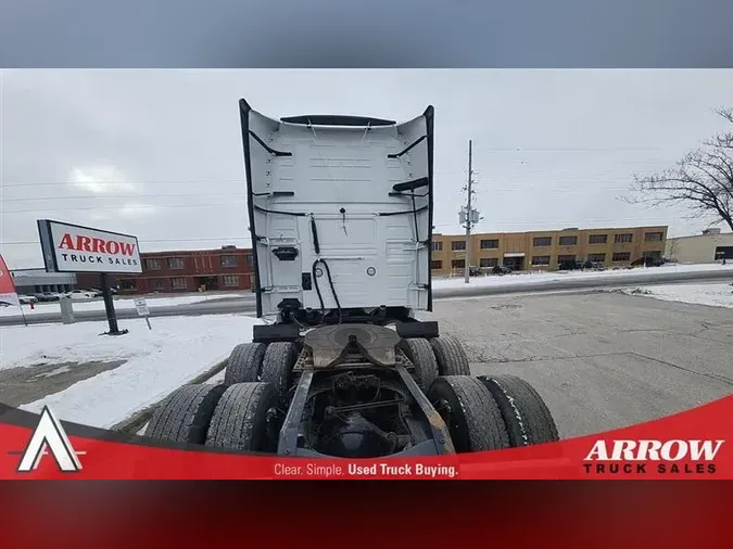 2022 VOLVO VNL760