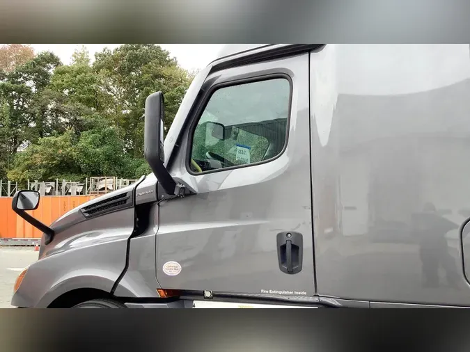 2022 Freightliner Cascadia 126c8d5df5f9ed5622cad7cc9c0ef22cf79